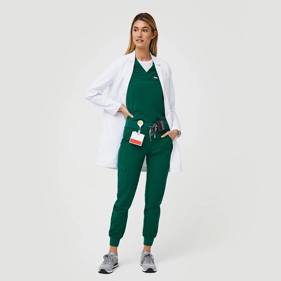 NWT FIGS JOGGERS NURSE PANTS IN HUNTER GREEN - Picture 10 of 11